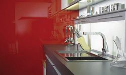 شیشه-رنگی-بین-کابینت-آشپزخانه7-(1)